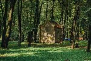 Rīgas kapu ceļvedis
